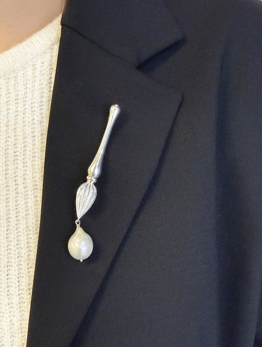Atelier Brush No.1 - Baroque Pearl Brooch