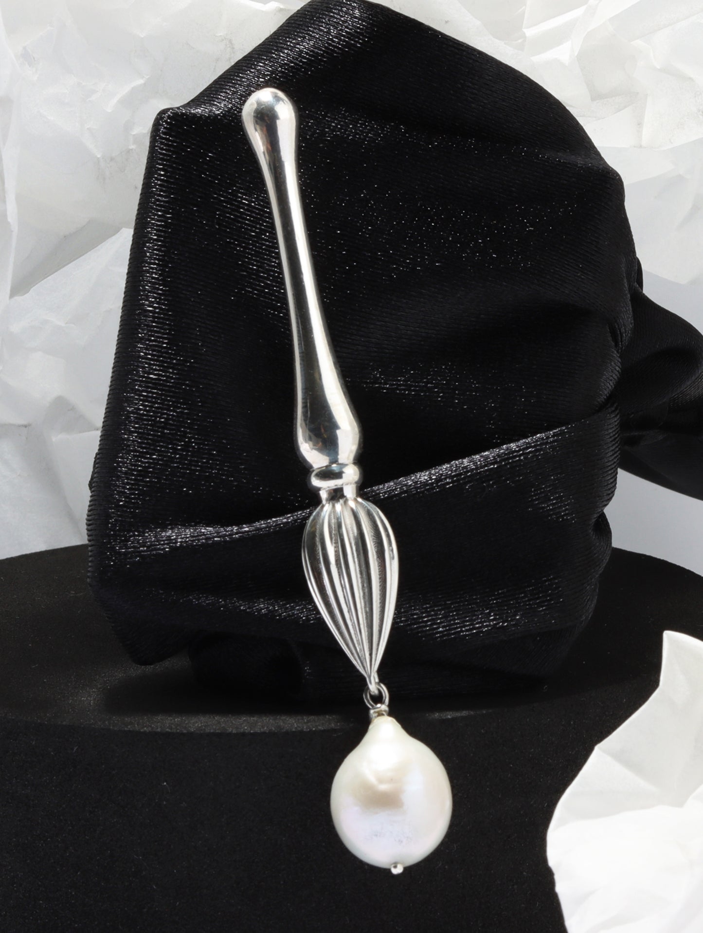 Atelier Brush No.1 - Baroque Pearl Brooch