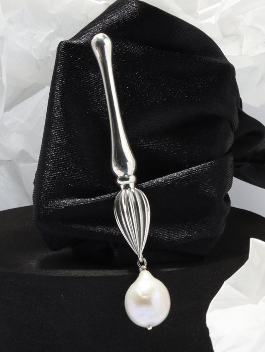 Atelier Brush No.1 - Baroque Pearl Brooch